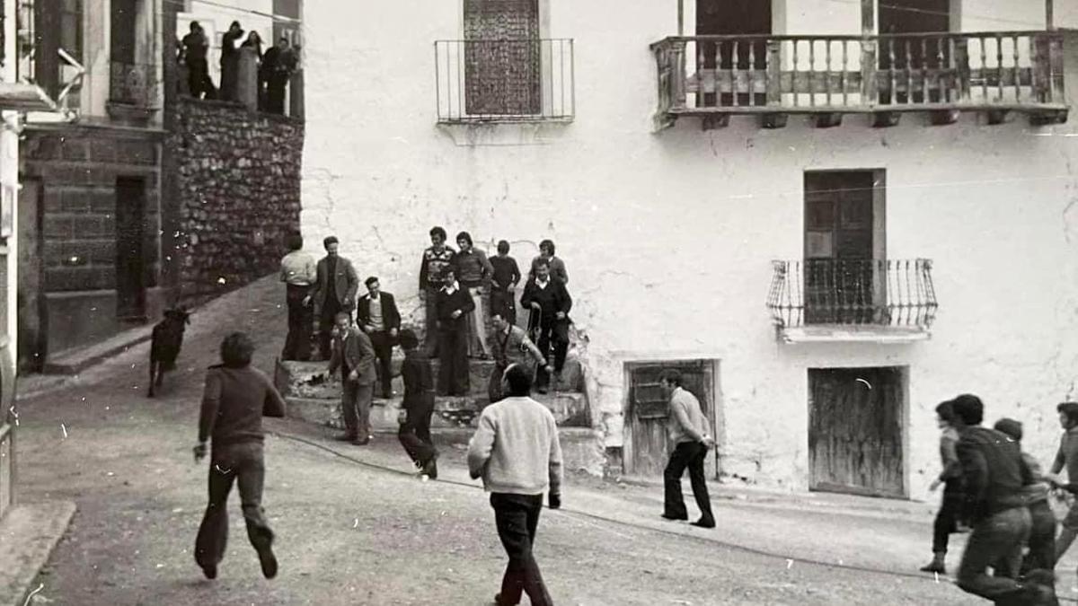 Imagen histórica del popular banco de los chismes de Villahermosa.
