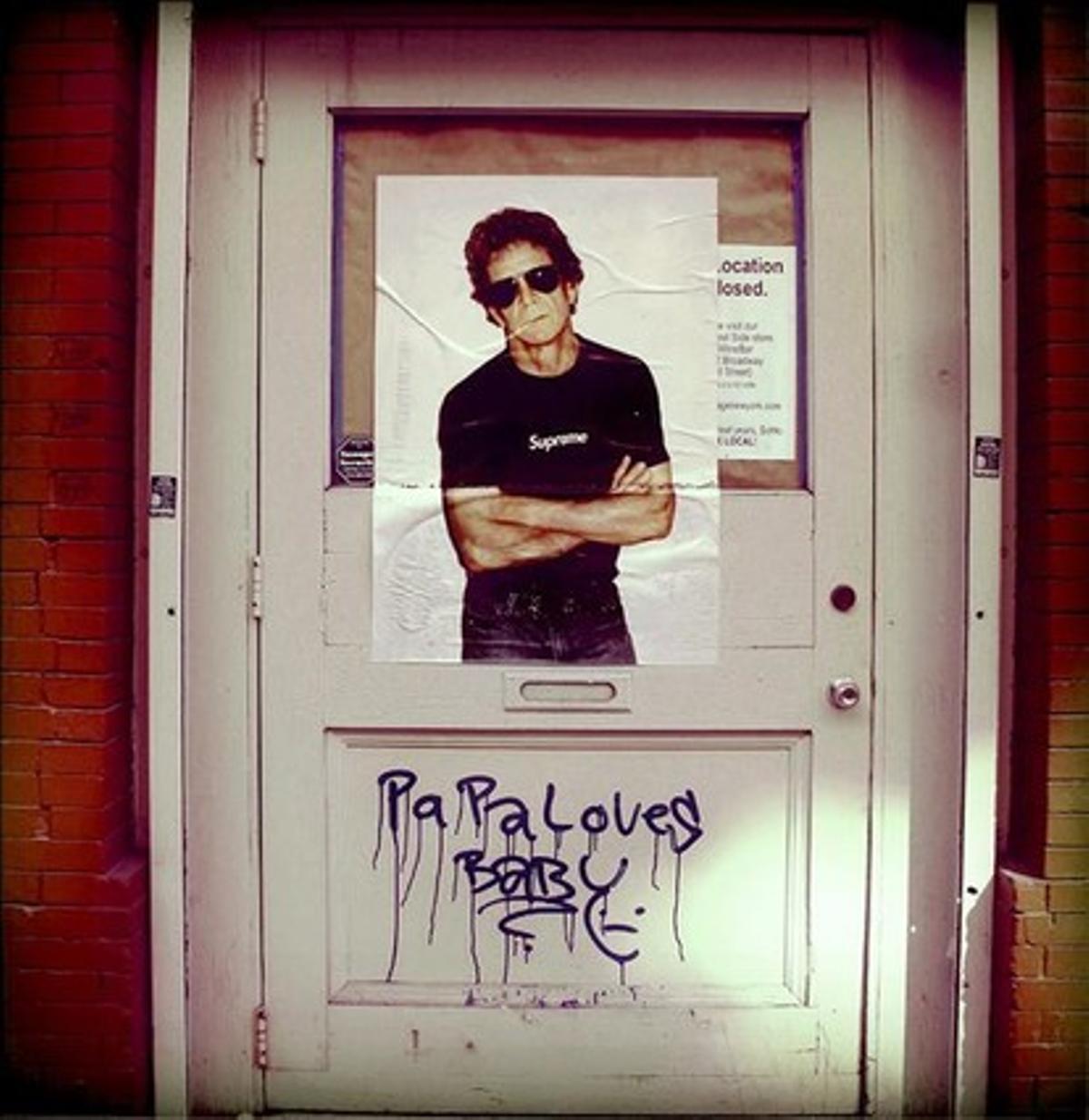 Fotografia que Lou Reed va penjar en el seu últim missatge en els seus comptes de Twitter i Facebook amb el títol ’La porta’.