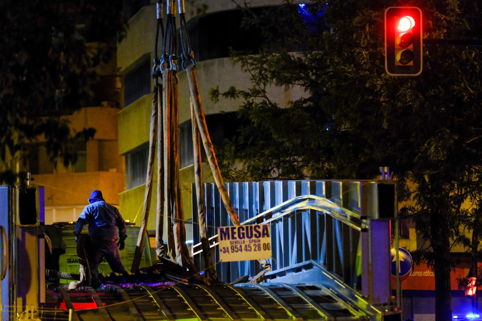 Así ha llegado el nuevo puente del CAC a Málaga