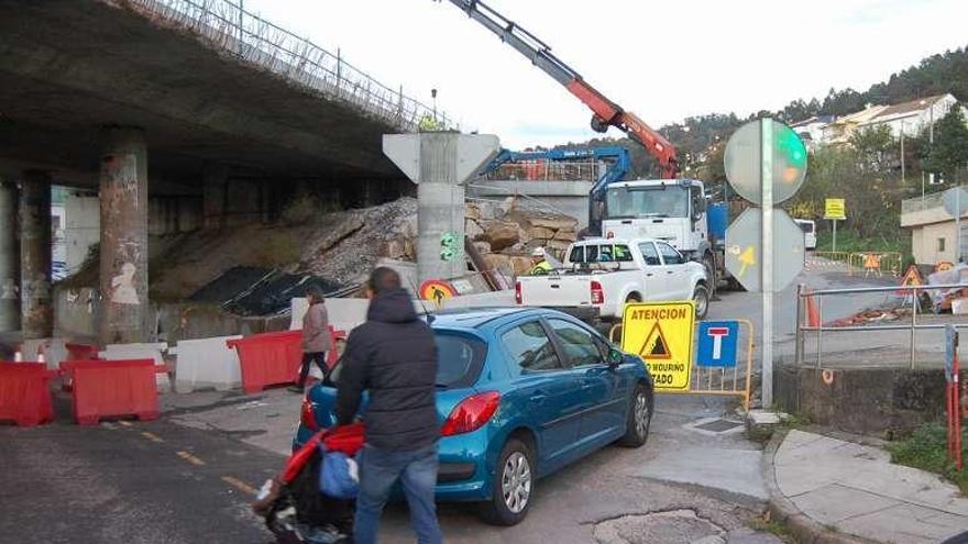 La Subida Mouriño cortada por las obras del alcantarillado. // FdV