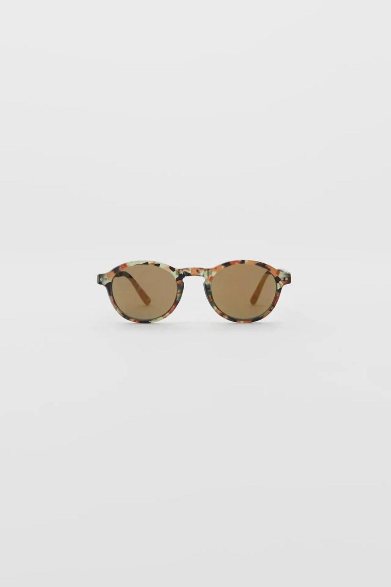 Gafas de sol con montura plegable, de Zara (1,99 euros)