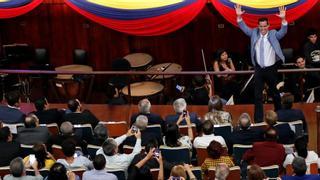 Guaidó pide a los militares venezolanos que dejen pasar la ayuda humanitaria