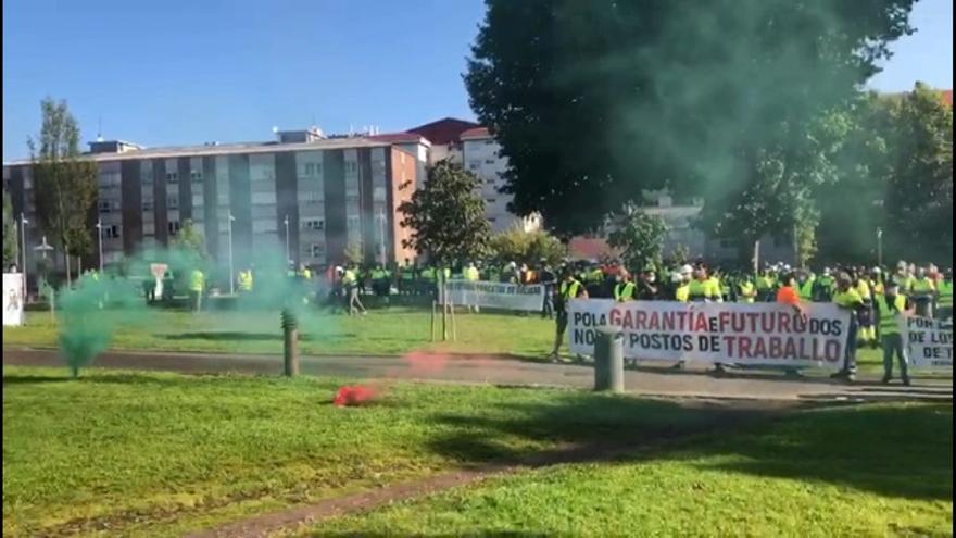 Marcha hasta la Xunta en Pontevedra de los trabajadores de Ence y auxiliares.