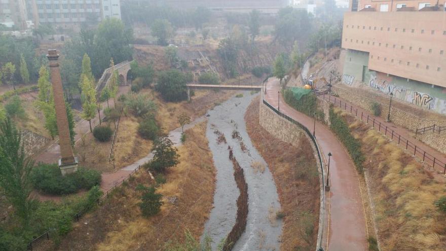 Imagen del cauce del río en la zona de Cervantes durante el temporal