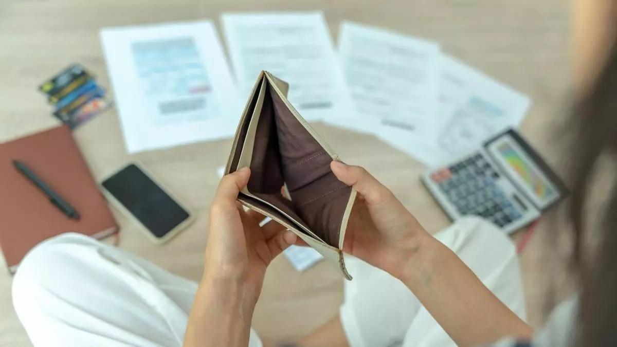 Cada día ocho alicantinos recurren a la Ley de Segunda Oportunidad para librarse de sus deudas.