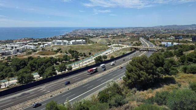 Panorámica de las urbanizaciones de Higuerón West, situadas tras la autovía A-7, en el término municipal de Fuengirola.