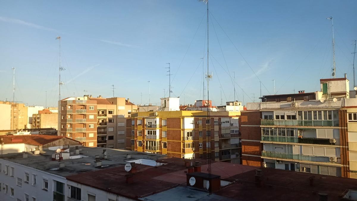 El cielo de Zaragoza despejado esta mañana