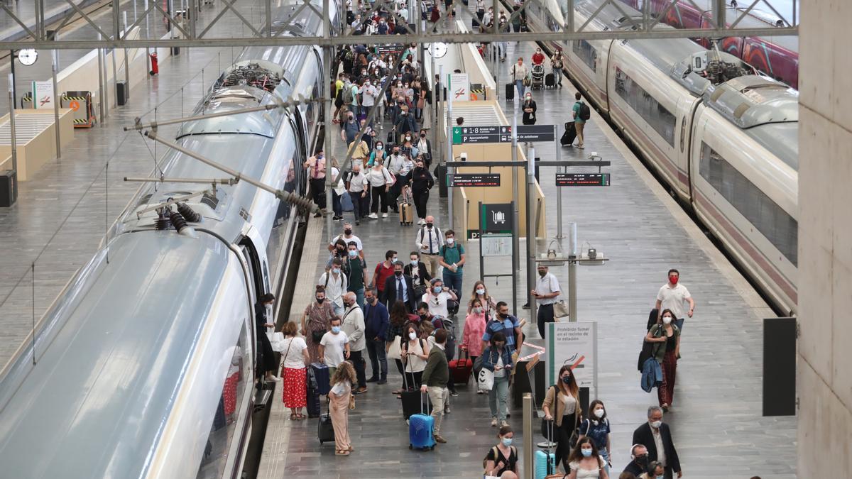 Llegada a la estación Delicias de un AVE procededente de Madrid.