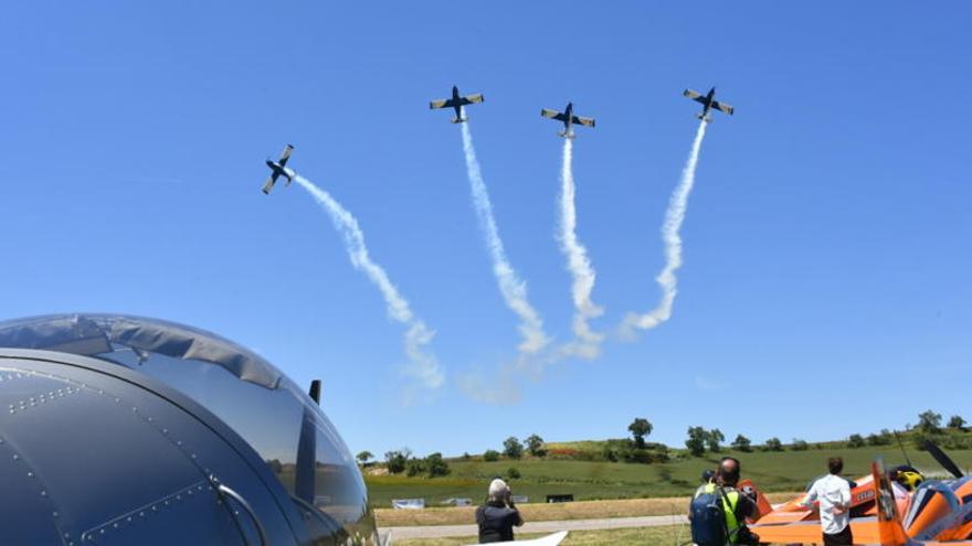 Exhibició acrobàtica al festival aeri del 25è Aerosport