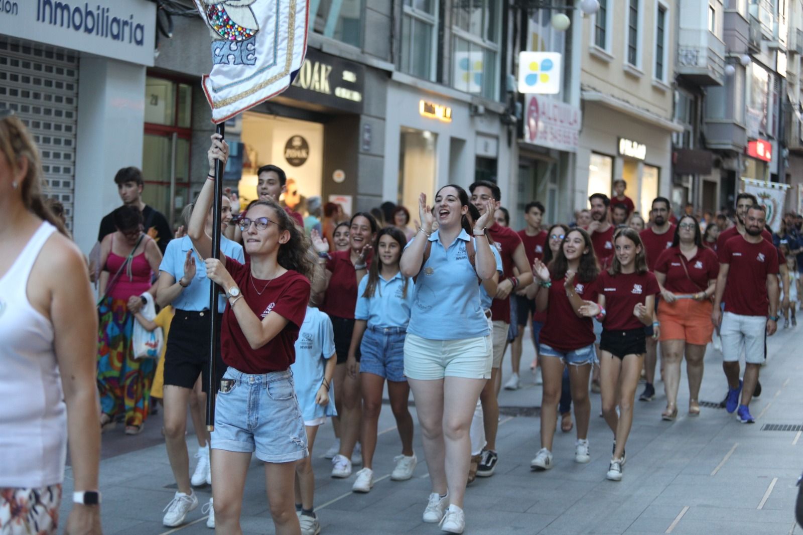 Pasacalles festero en Elche tras la Cridà