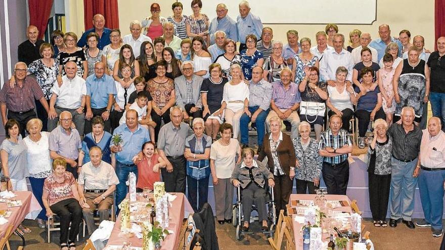 La trobada va aplegar veïns de totes les edats