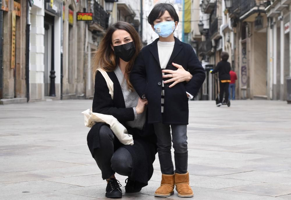 Primera salida de los niños a la calle en Coruña