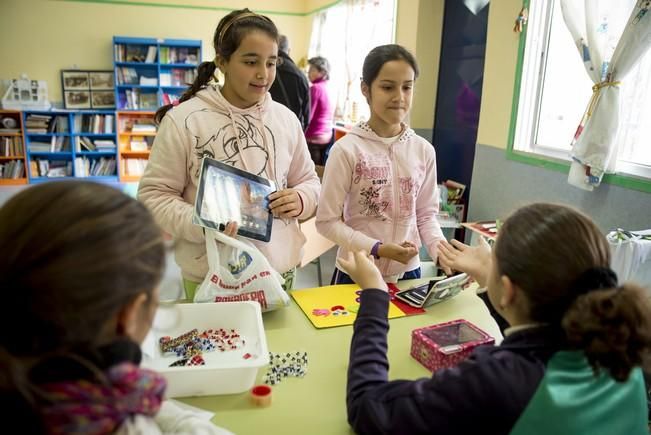 Reportaje al rastrillo organizado por alumnos ...