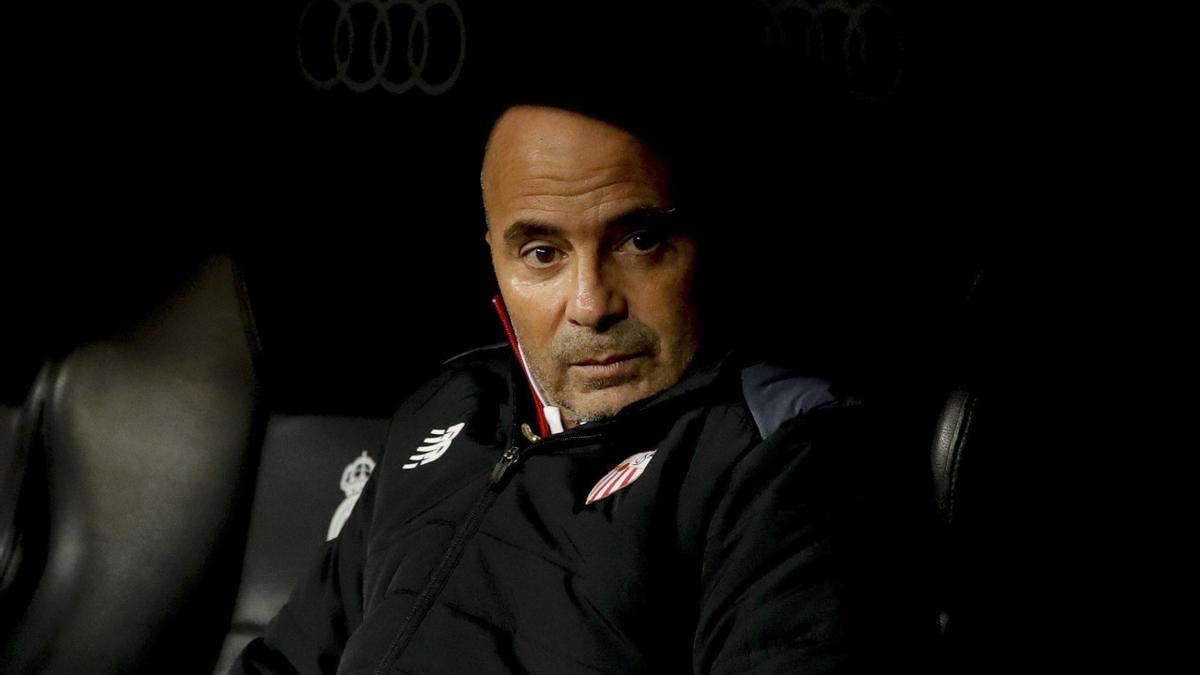 Jorge Sampaoli, en el banquillo del Bernabéu. / Efe