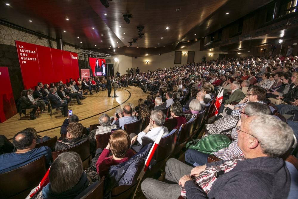 Mitin del PSOE y paseo de Carmen Calvo por Oviedo