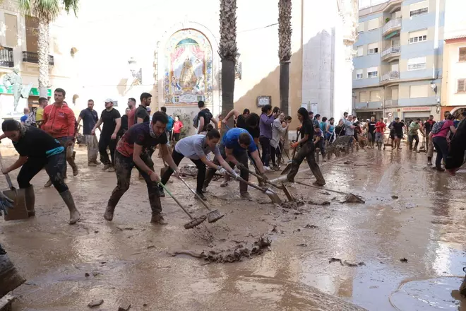 Así están siendo las labores de limpieza en Chiva tras la DANA