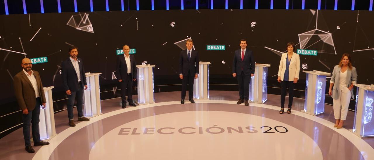 Los candidatos, antes de comenzar el debate electoral. // CRTVG