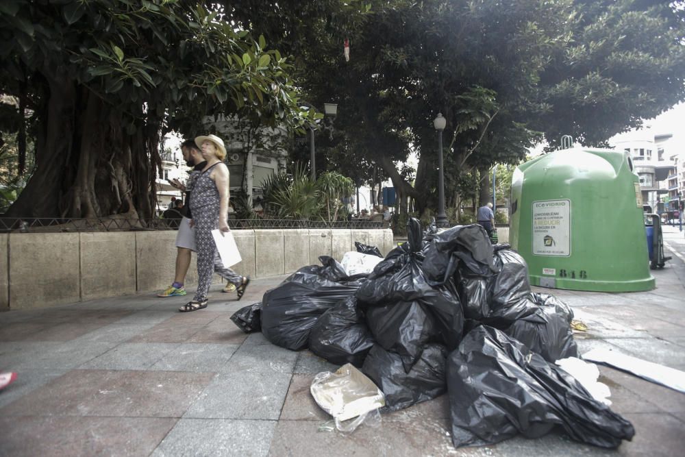 Basura en las calles de Alicante