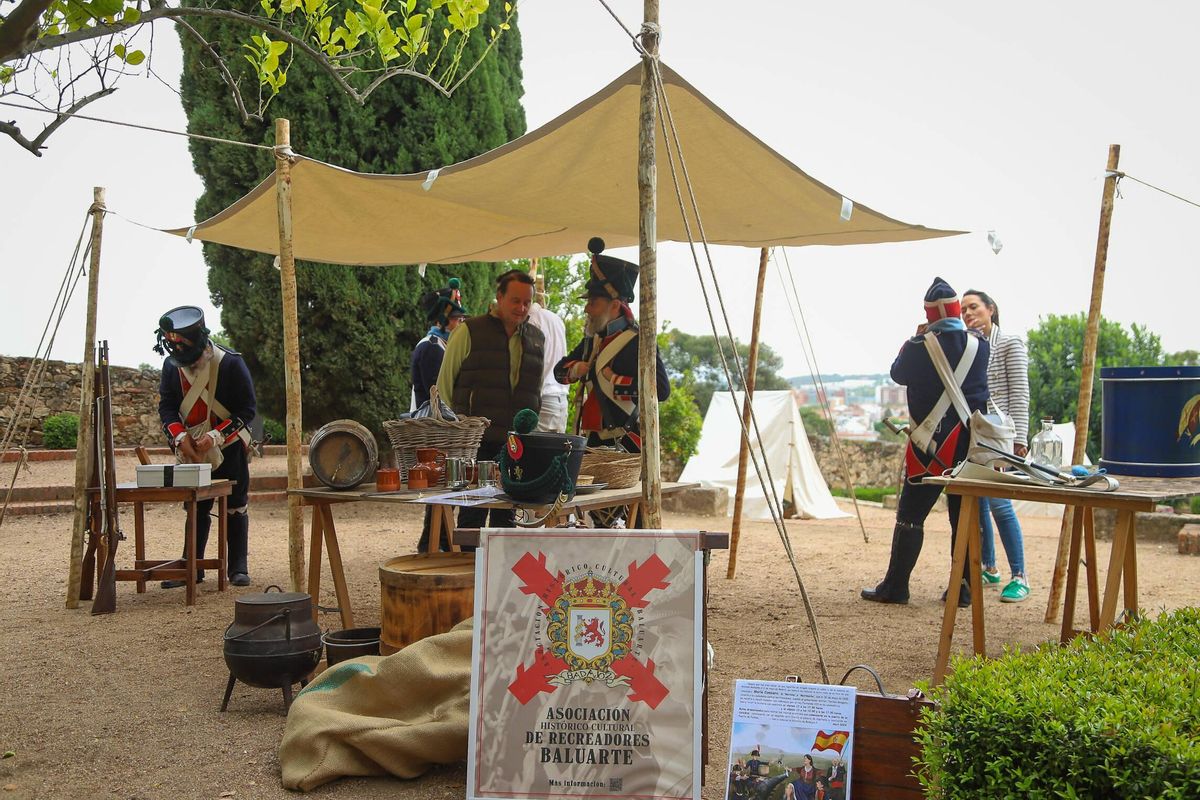 Campamento de la época instalado en los Jardines de La Galera.