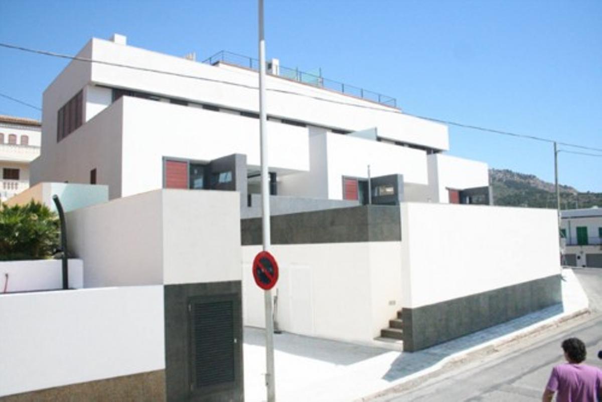 Espectacular casa plurifamiliar con solarium y piscina.