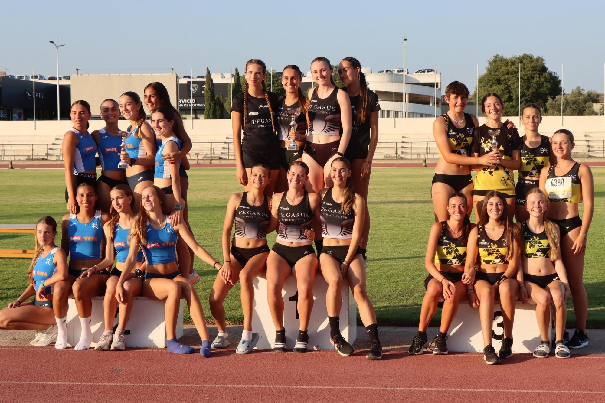El Pegasus, escoltado por el  Siurell-Sa Sini y el Speed en el podio femenino de la categoría sub-20