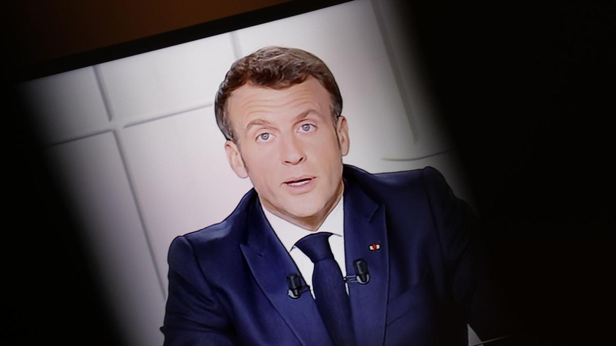 Macron reconfina Francia para evitar una cuarta ola