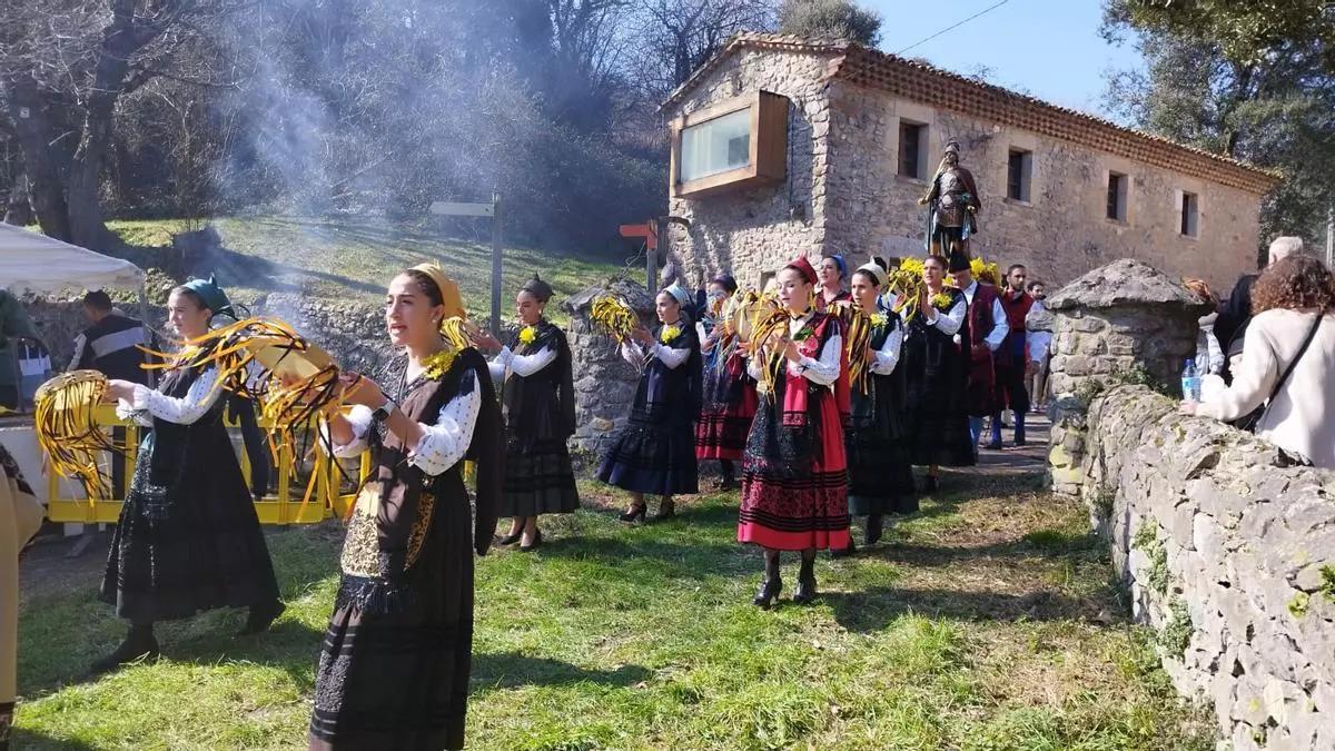 Procesión de Santu Medé en Pimiango en una edición anterior de la fiesta.