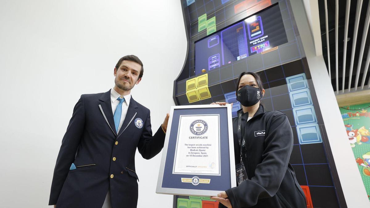 Certificado del Guinness Record en la Torre Outlet