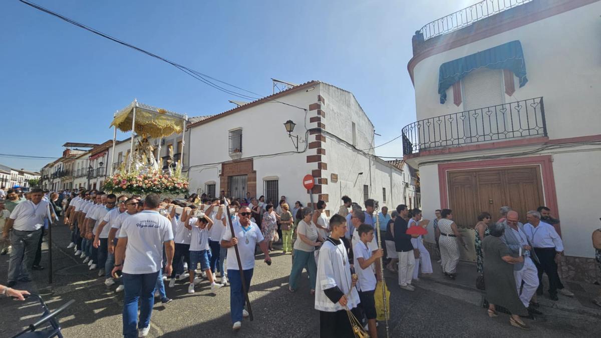 La fiesta de la Virgen de Agosto de Adamuz, en imágenes: así ha sido el traslado de la patrona de la localidad