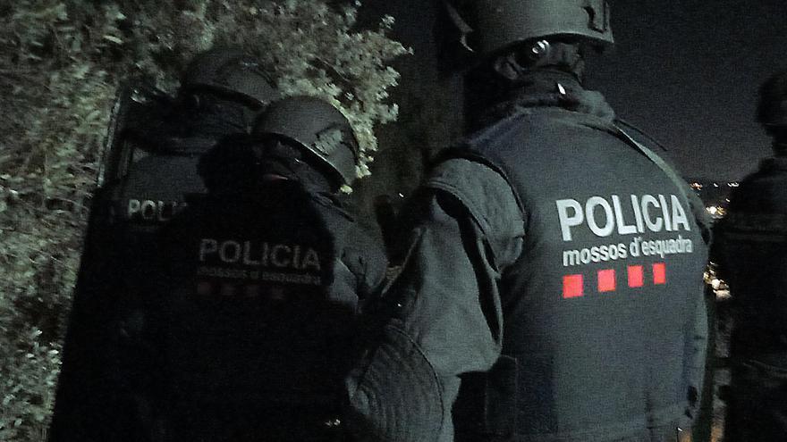 Almenys deu detinguts en l&#039;operatiu dels Mossos contra el tràfic de drogues al Baix Llobregat