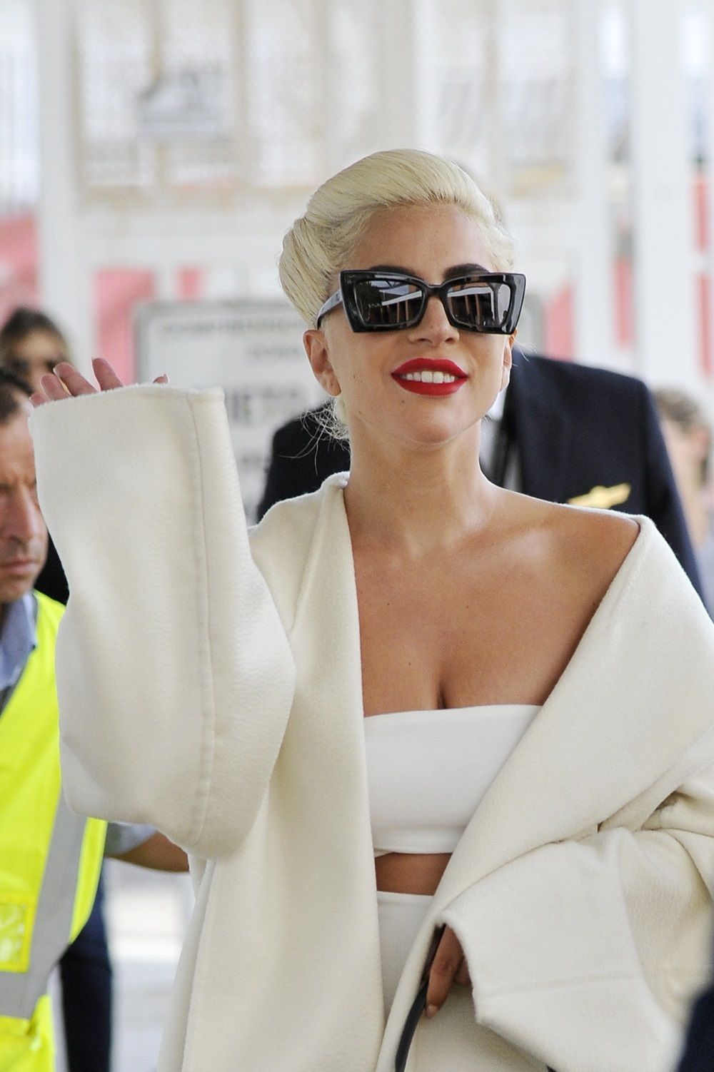 Lady Gaga en Venecia, con abrigo XXL