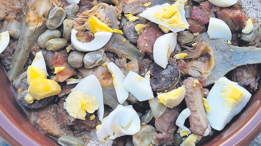 Las recetas de Toni Tugores | Faves ofegades amb carxofes i ous