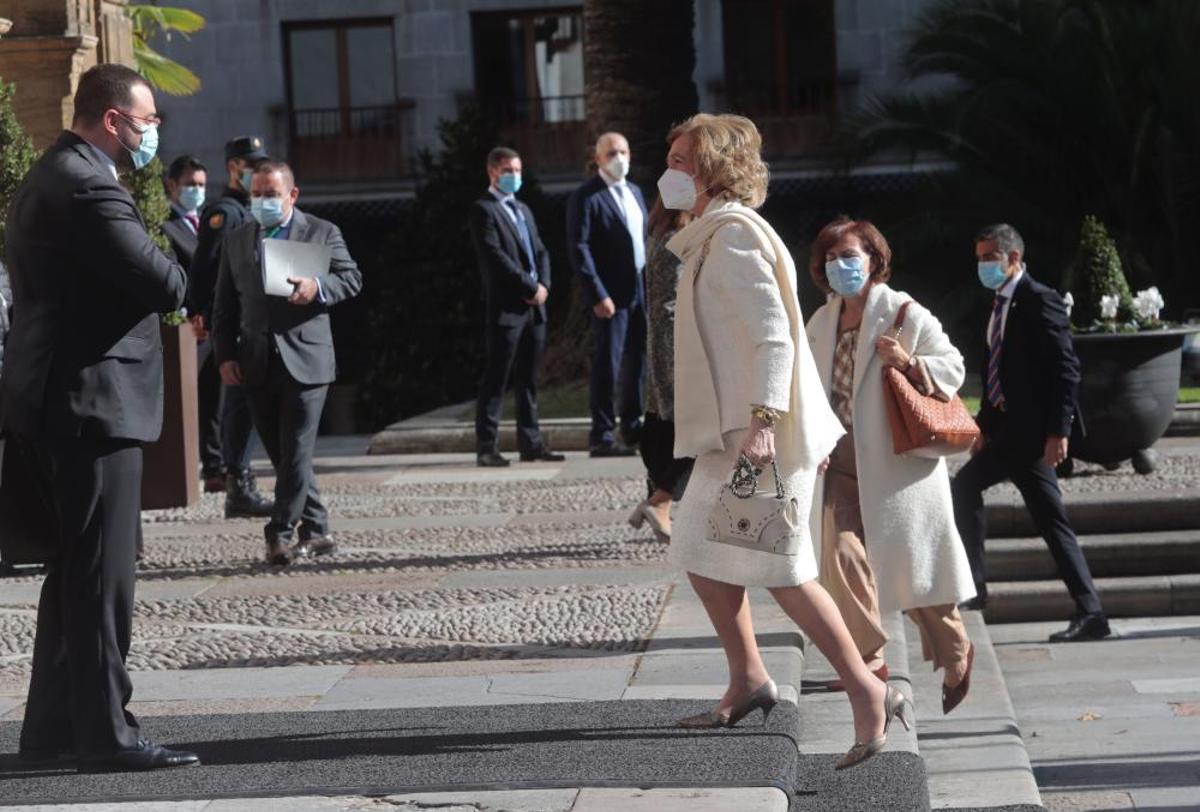 La Reina, Doña Sofía, a su llegada a Oviedo La Reina, Doña Sofía, a su llegada a Oviedo