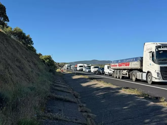 Accidente en la A-66 entre Mirabel y Riolobos