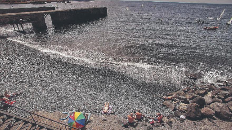 Bermúdez urge al Puerto a adjudicar e iniciar la obra de la playa de Valleseco