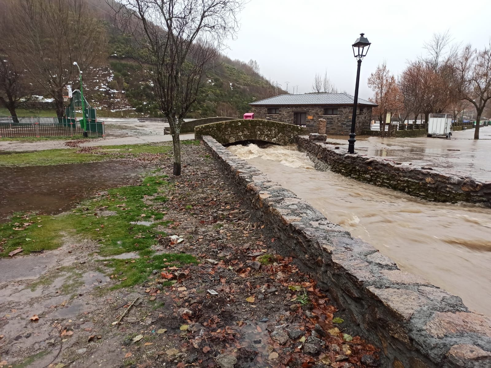 El deshielo en Sanabria deja estas impresionantes imágenes