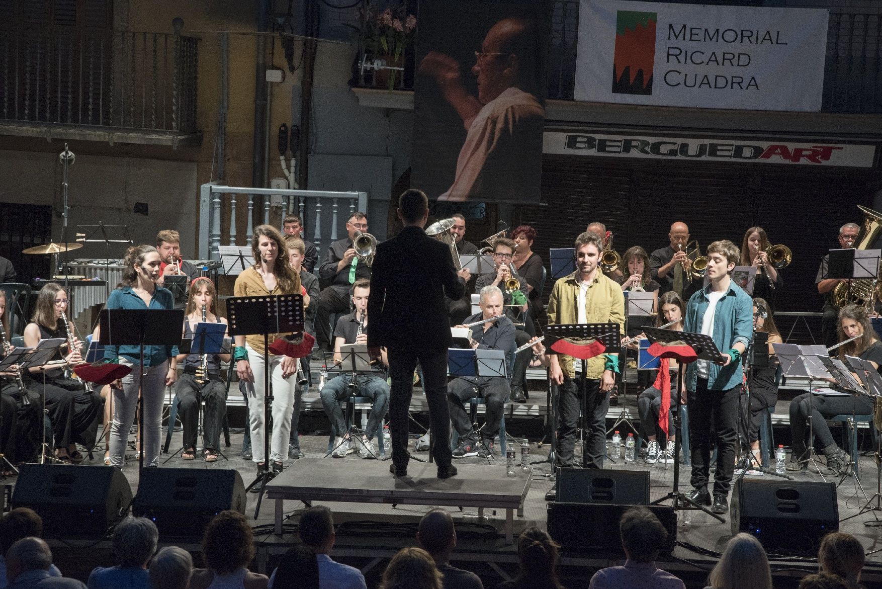 El concert de Patum fa vibrar d'emoció una plaça de Sant Pere plena