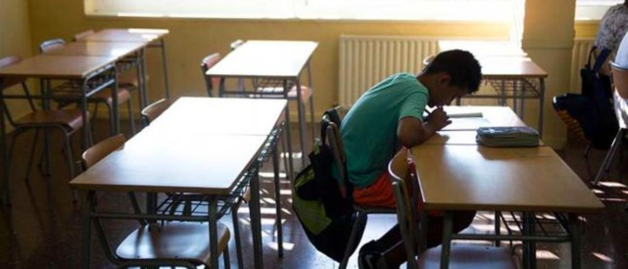 Un estudiante de ESO, en un instituto de Barcelona.