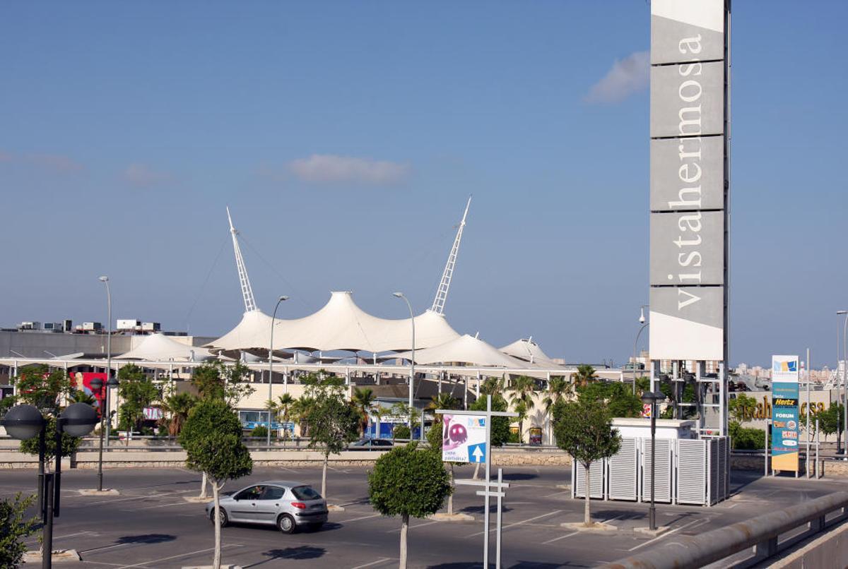 Imagen panorámica del complejo comercial Vistahermosa.