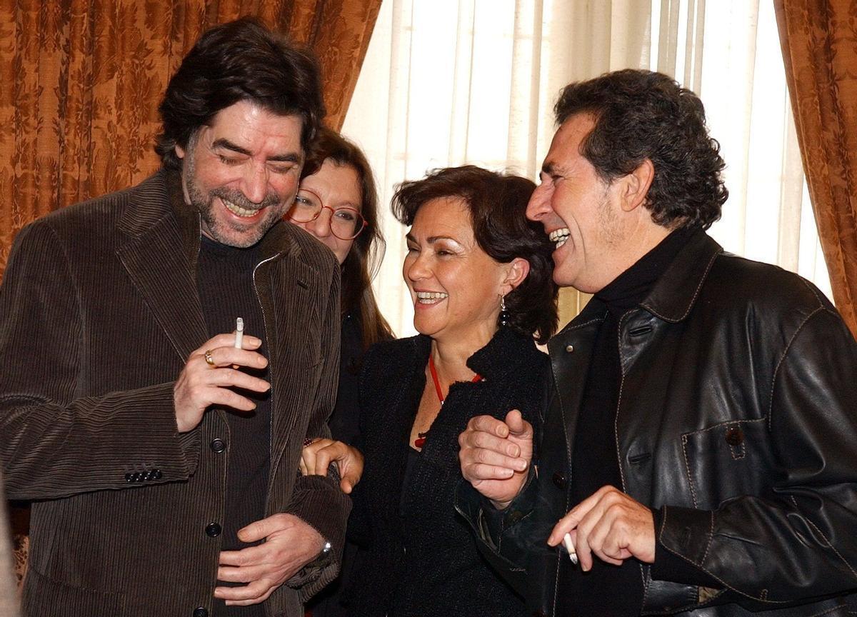 Joaquín Sabina, junto a Rosa León, Carmen Calvo y Miguel Ríos, en el homenaje a Lázaro Cárdenas.