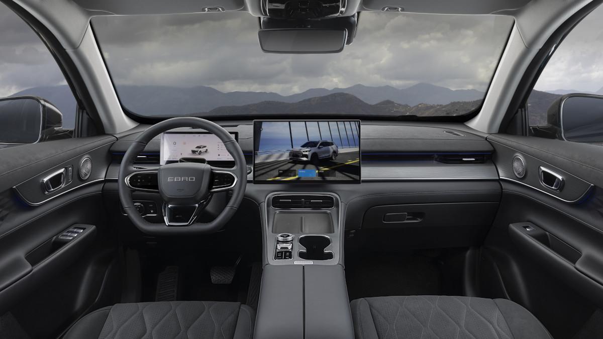 Dos grandes pantallas dominan el interior del coche
