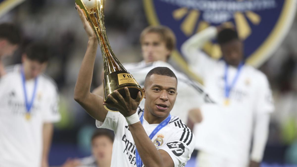 Kylian MBAPPE poses with the intercontinental cup trophy and you win the Pachuca final in the Stadium Lusail in Qatar.