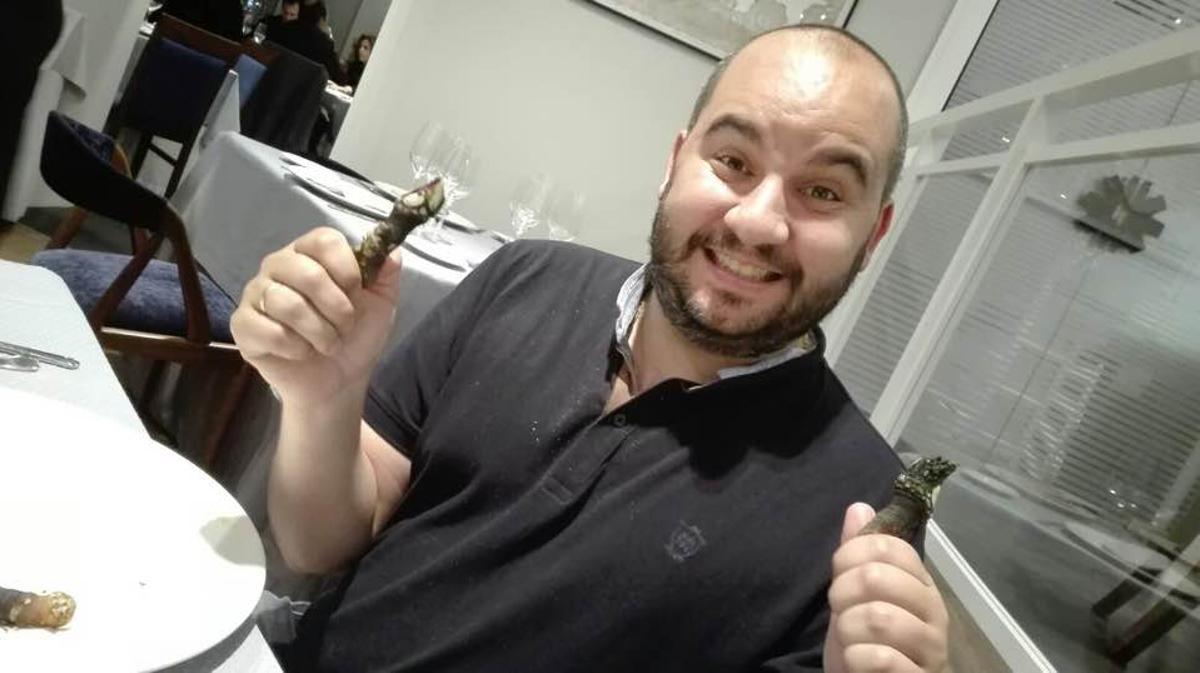 Comiendo percebes en Galicia 15 abril 2017