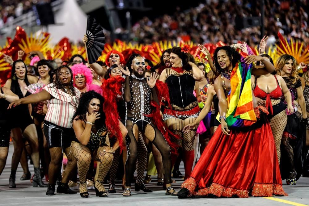 Arranca el Carnaval en Brasil al ritmo de samba.