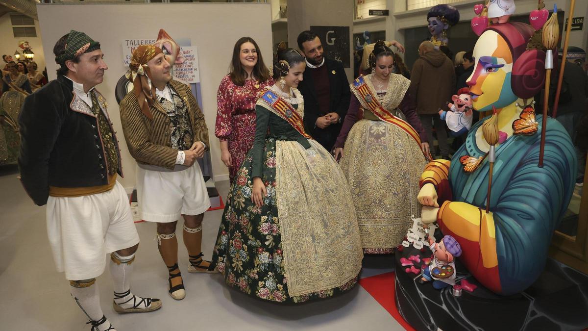 Lleno en la exposición del Ninot del Port de Sagunt