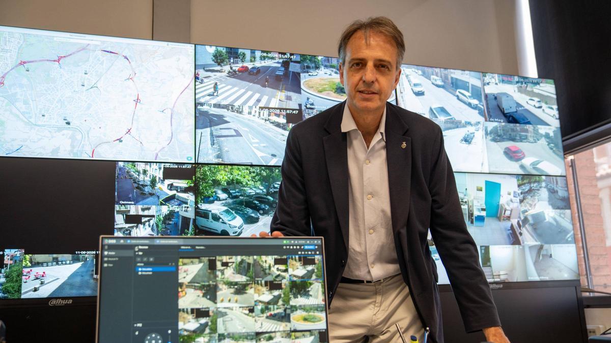 Anjo Valentí a la sala de coordinació operativa de la Guàrdia Urbana de Manresa