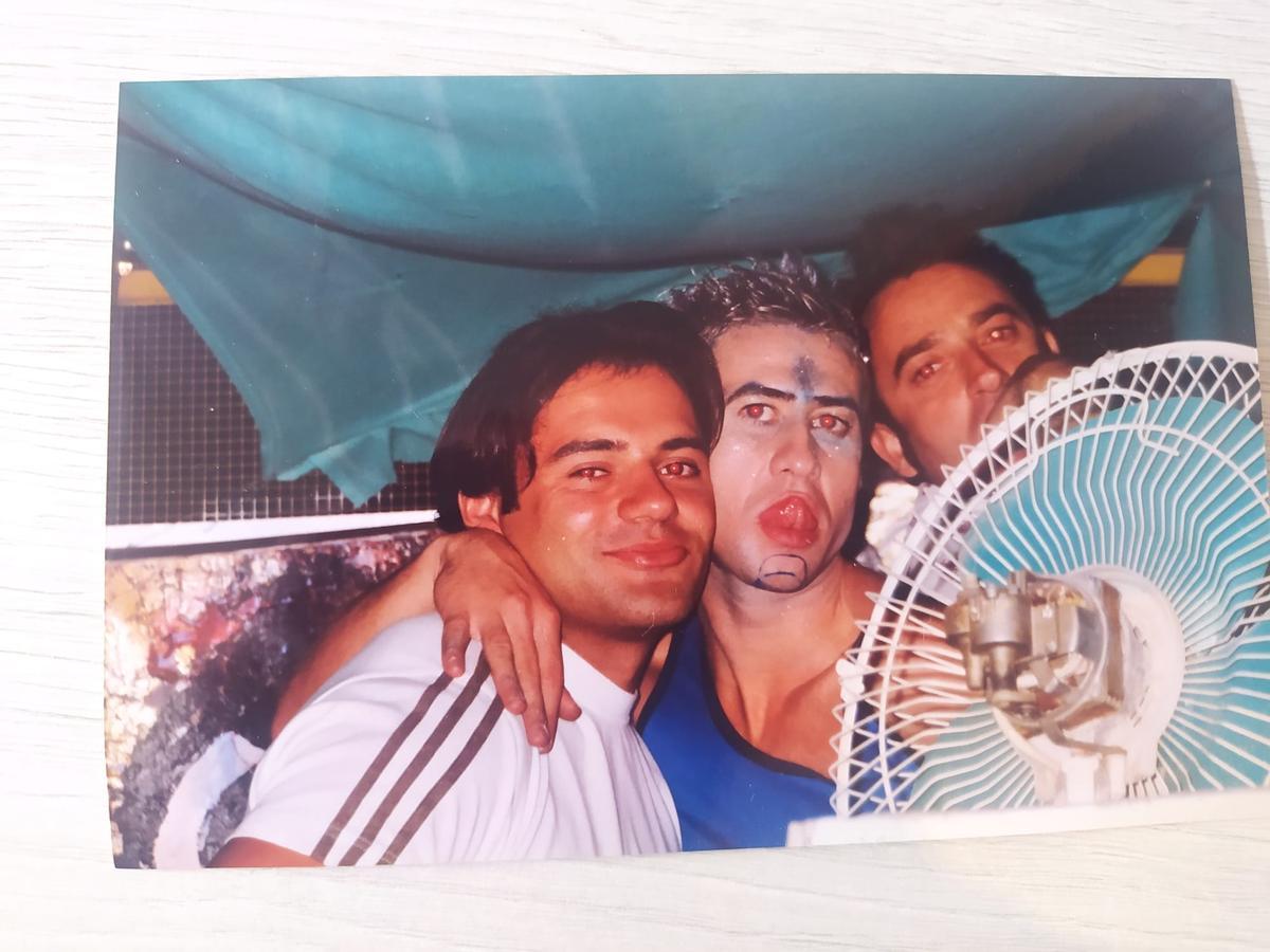 Antonio Fernández, dueño del Glam, con unos amigos en los 90.