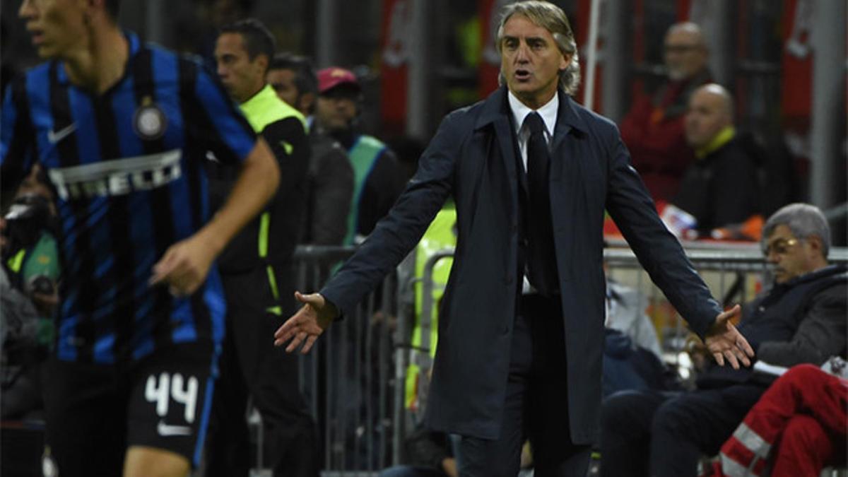 Roberto Mancini no comparte las críticas que recibe su equipo, al que tiene líder de la Serie A