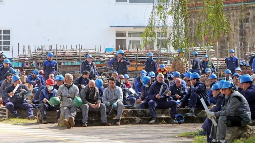 Cacerolada frente a los astilleros de Vigo: "Si no hay seguridad, paramos"