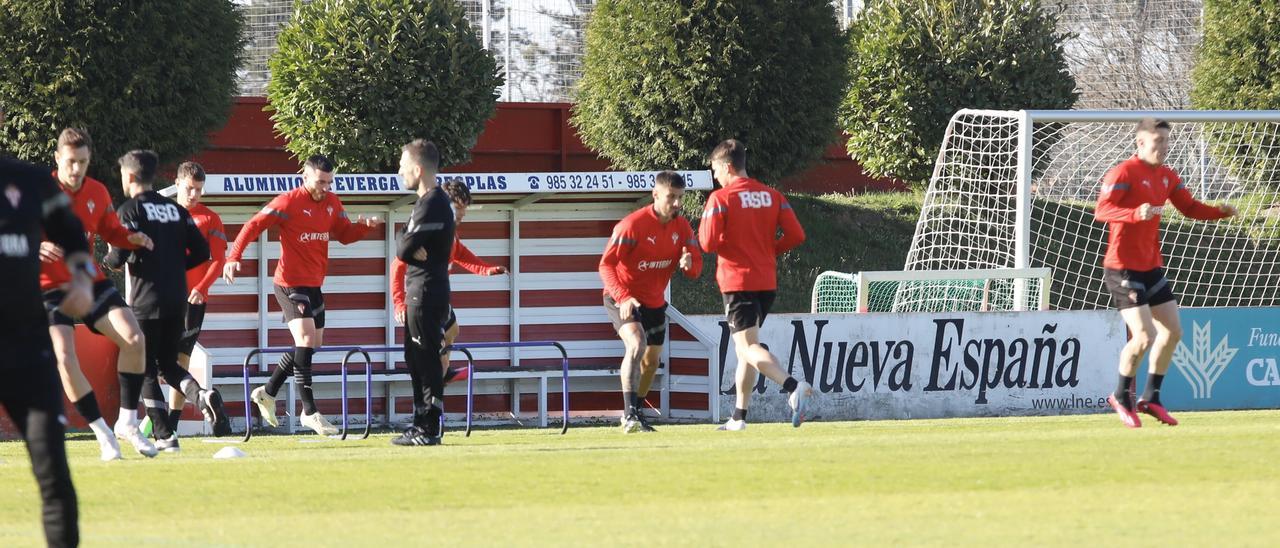 Entrenamiento del Sporting en Mareo tras el partido en Las Palmas